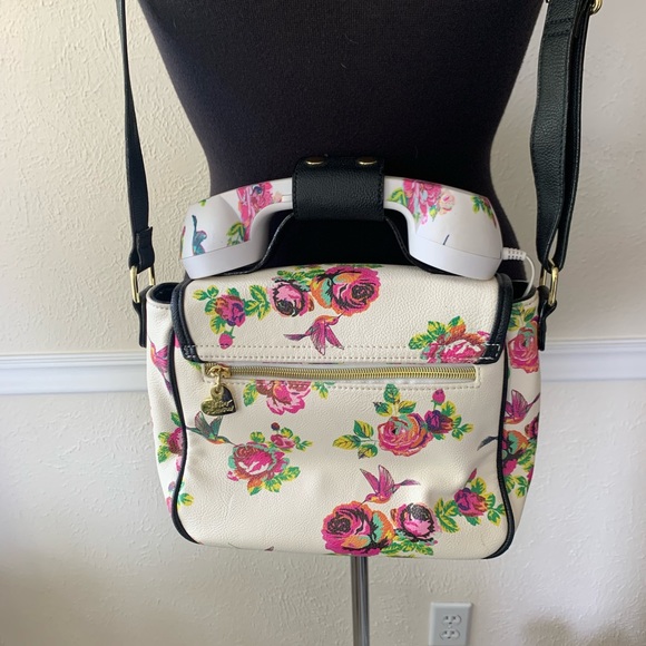 Betsy Johnson Phone Purse - Picture 3 of 7